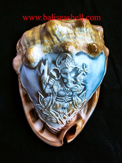 shell mosaic necklace with bead